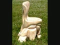 ちょっと変わった椅子の彫刻